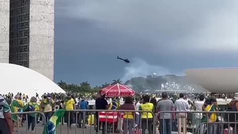 Federales in helicopter gassing the protesters via @Retardsoftiktok