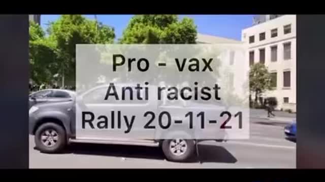 😂😂 pro vaccine protest
