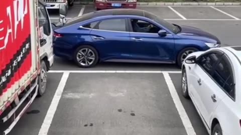 The easiest way to park your car!#car #driving #shorts #tips~(Dashishuoche)