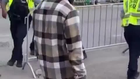 Man swings machete at Mexican parade in Chicago. 👀