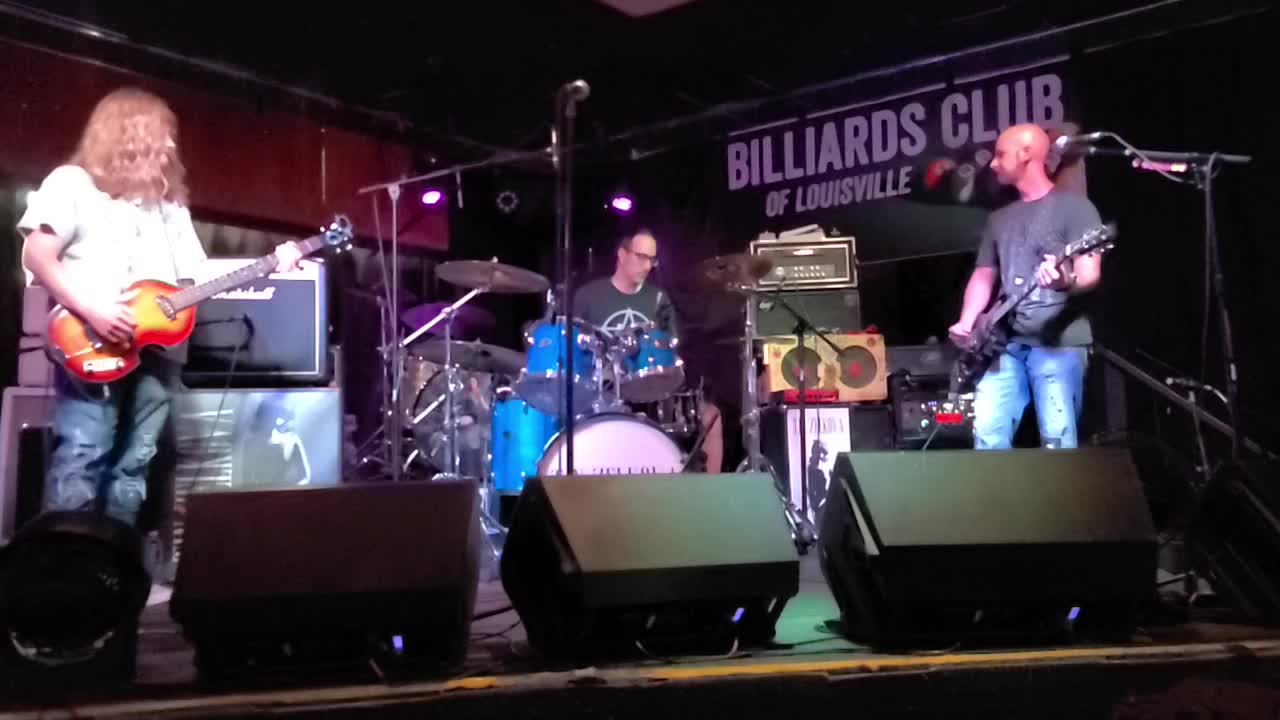 Tin Zelkova "Hold Me Close"