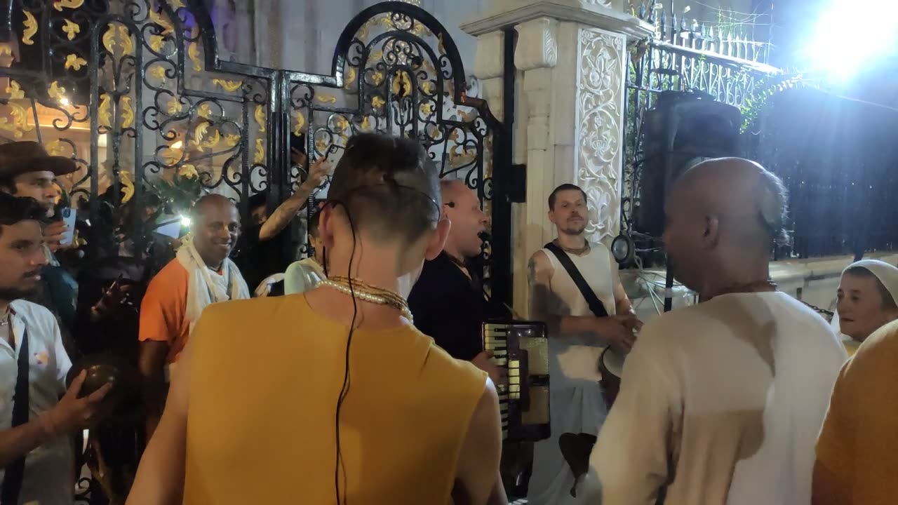 Foreigners In Vrindavan || Radhe Radhe || #harekrishna