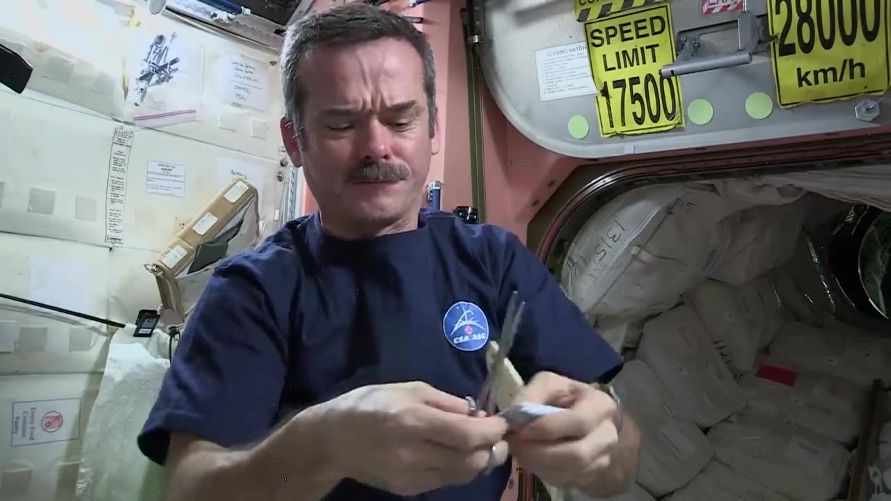 Chris Hadfield's Space Kitchen 😮OMG Its amazing vedio