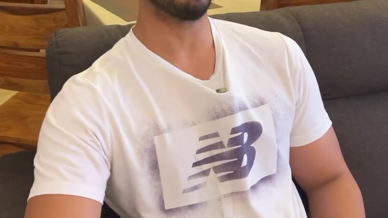 Is sajjan ko kya takleef h bhai😂
