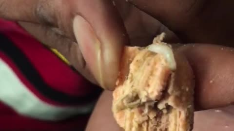 This was crazy i ate the hole thing before I even notice