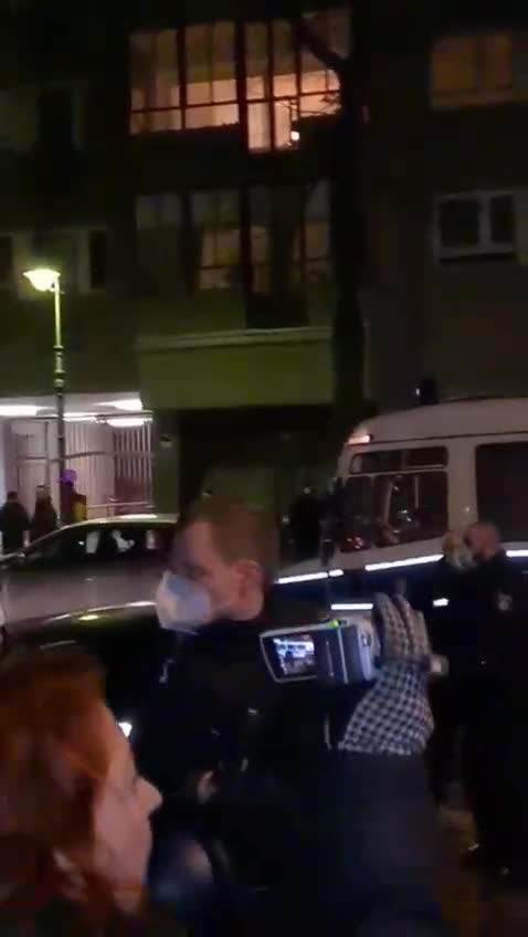 WOMAN BEATEN IN POLICE VEHICLE, Berlin, 03.01.22