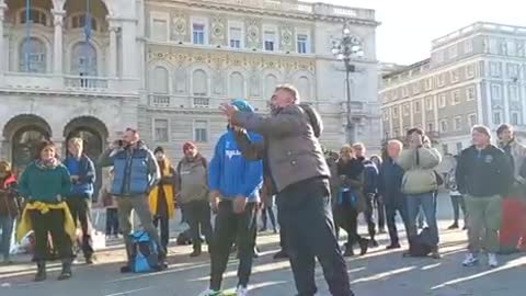 Trieste; la mano