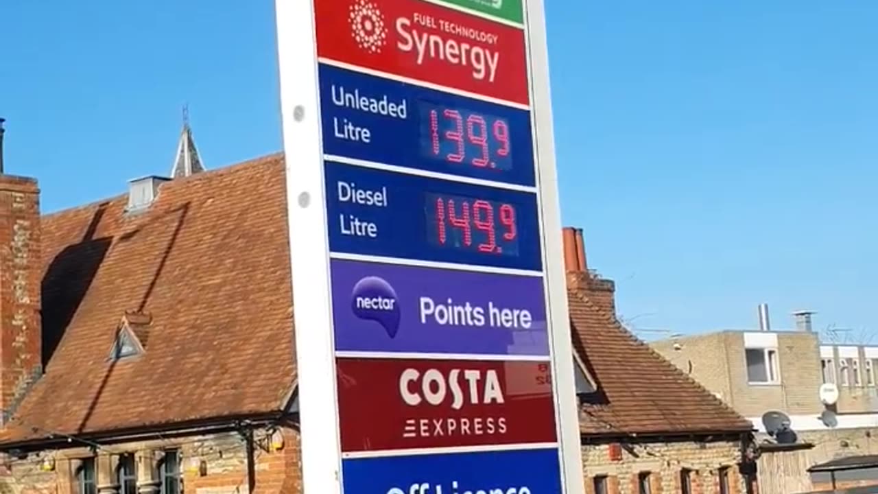 prezzi carburanti in Inghilterra(STATO EXTRACOMUNITARIO) GENNAIO 2024 DOCUMENTARIO prezzi in sterline inglesi quindi in euro sono 1,63 euro/l la benzina e 1,74 euro/l il diesel in un Paese dove i poveri inglesi guadagnano meno dei ricchi lombardi