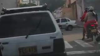 Video: Perrita fue abandonada por sus dueños en una calle de Bucaramanga