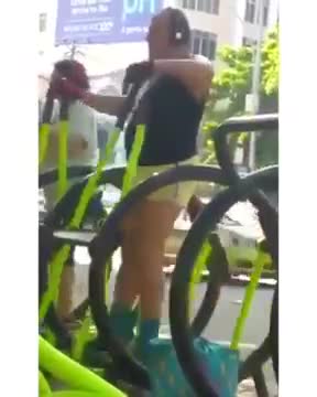 Bora works out🤣🤣