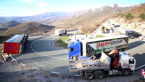 Rijeka: Zbog olujne bure na DC3 kamion završio na boku