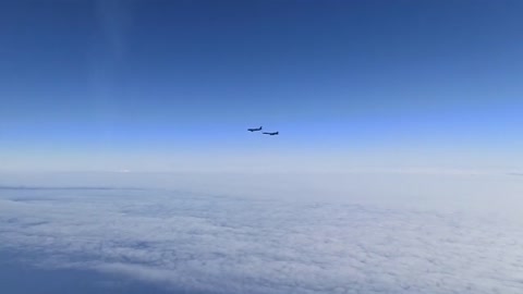 American bombers escorted by Russian jets over Black Sea - WATCH