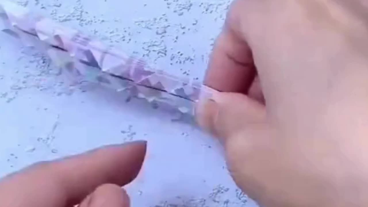 How to make your own paper bracelet