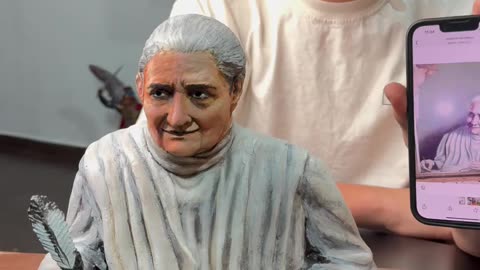 Cuánto le das de 01 al 10 a mi nueva escultura? La señora Luisa tenía 80 años
