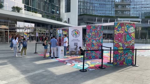 FRA! X Portanuova - Spread Your Love, il murales in piazza Gae Aulenti a Milano