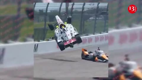 A terrible accident during a auto race in the United States: Many cars collided