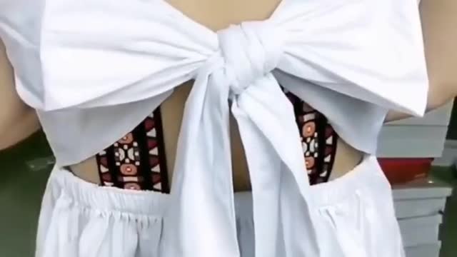 宽大衬衣如何穿? 蝴蝶结如何系?
