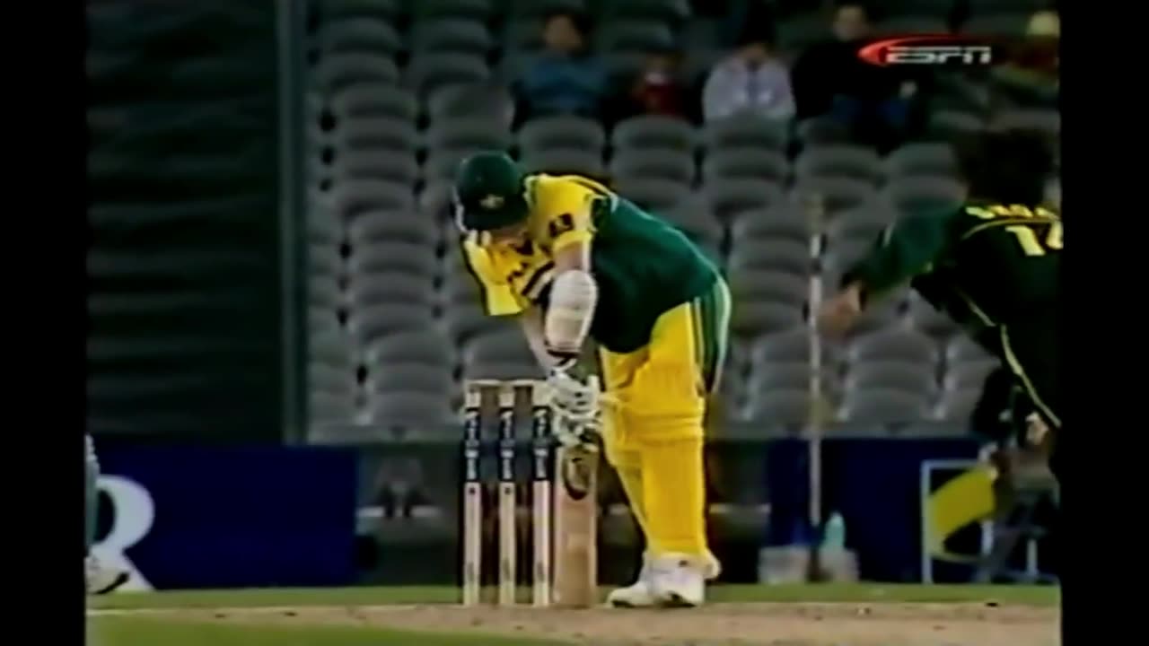 Shoaib Akhtar Bowling Killer Yorker to Famous players - Best Yorkers in Cricket History