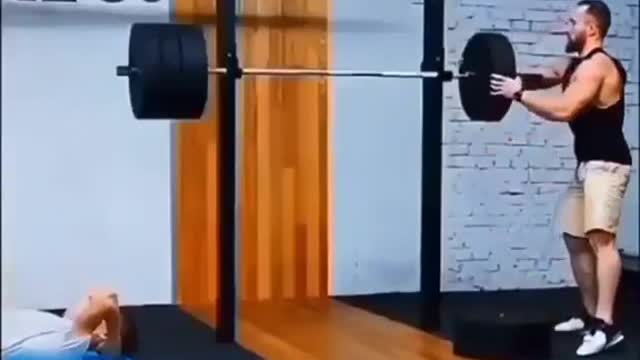 Weight lifting gone wrong | Weight lands on face | Gym Fails | Funny Fails