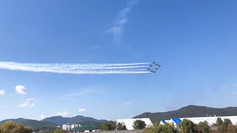 A fantastic picture of the special flight team in front of you