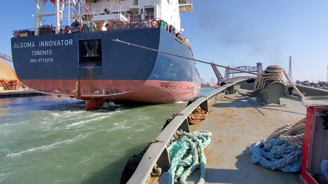 Algoma Innovator comes to the Calumet River