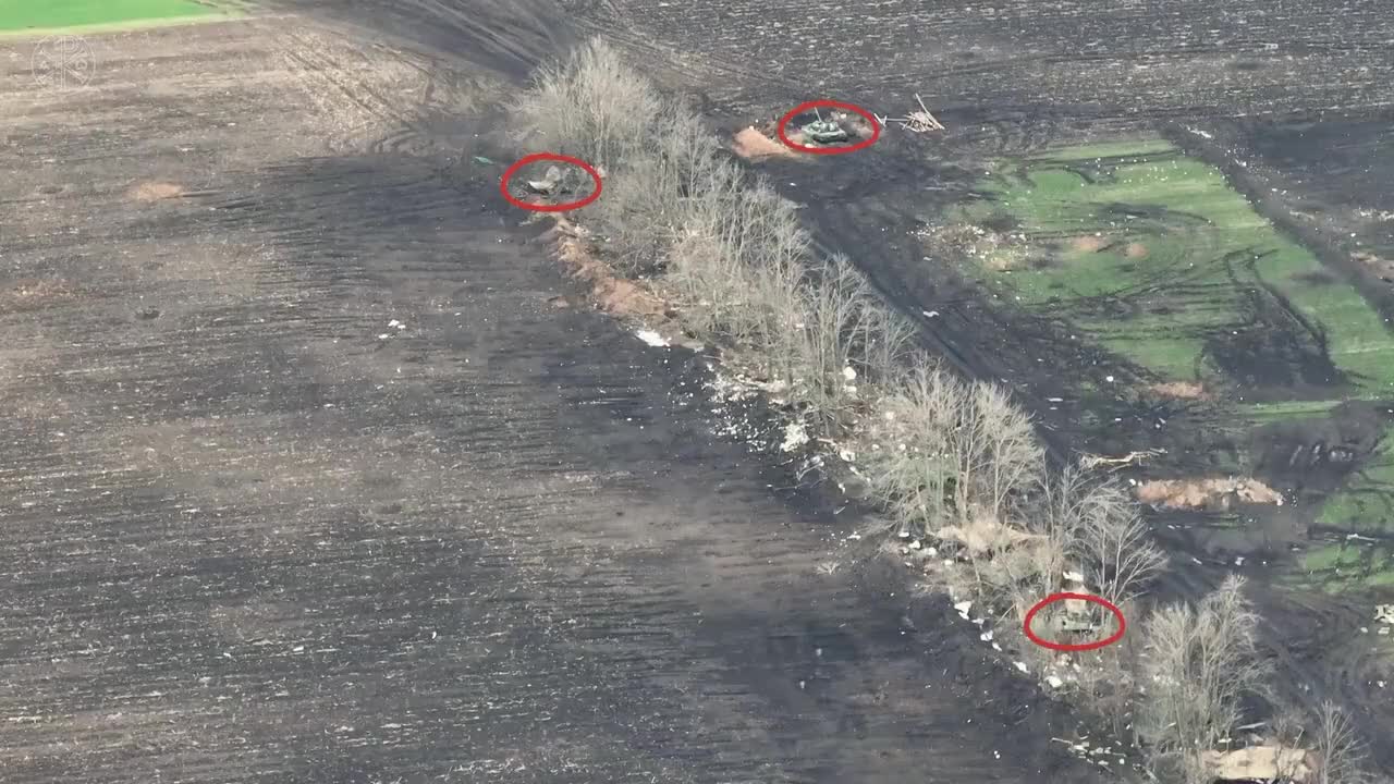 Ukrainian INDIRECT FIRE HITS RUSSIAN TANKS -- T-72B3 tank destroyed, many other tanks damaged