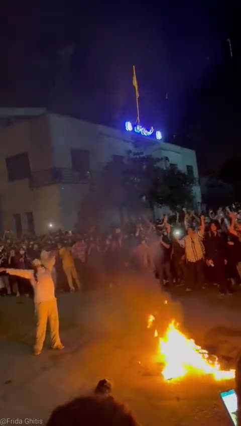 Islamism failed Iranians: Iranians removed their headscarves! (politically incorrect?)