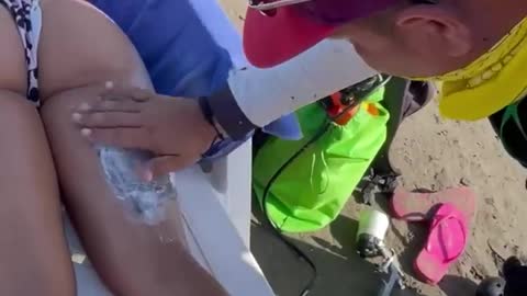 Esto le pasa por quedarse dormida 🤣