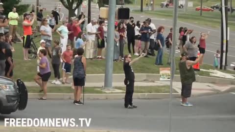 Biden’s Presidential Motorcade is Met with Jeers & Middle Fingers