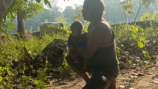 Grend mother in picnic