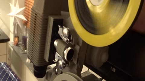 Jimmy och smalfilmsprojektor Astro 1950-tal. Södra Storgatan 37A Helsingborg 9 Mars 2017