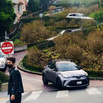 Famous Street 'Lombard" in San Francisco