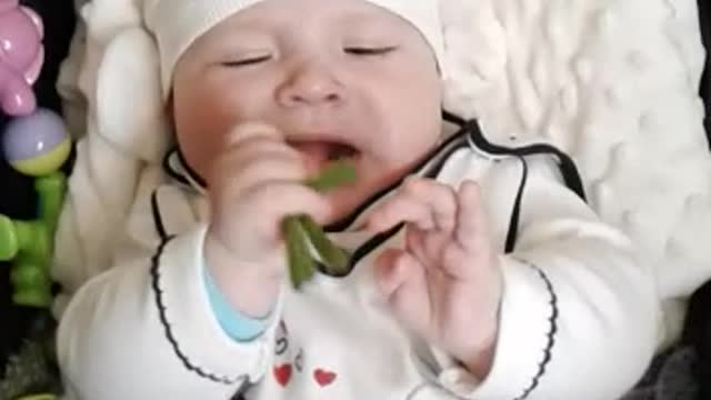 The kid loves green onions very much 🤣