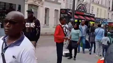 Tourist going to Paris: “Is this Africa?”