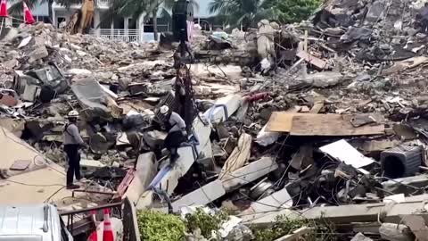 Florida rescue crews collapsed building debris