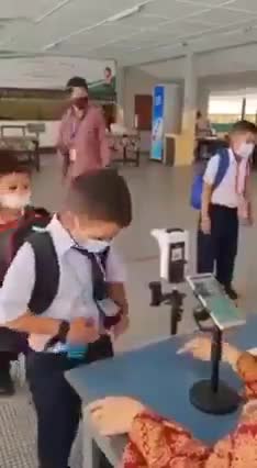 Intanto in Cina: Scansione dei bambini per entrare a scuola Agosto 2021