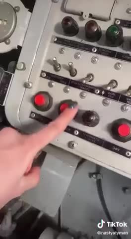 🔥 TRƯỜNG ĐÀO TẠO TÀI XẾ XE TĂNG CẤP TỐC DO NỮ HUẤN LUYỆN VIÊN UKRAINE