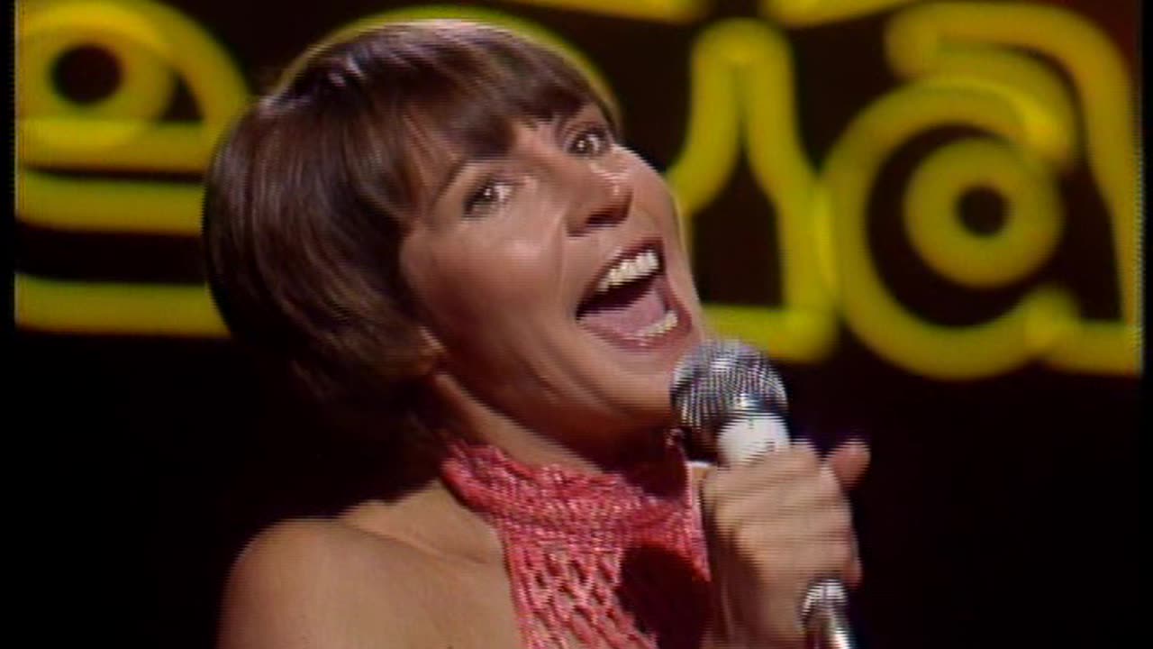 Helen Reddy - I Am Woman = The Midnight Special 1975