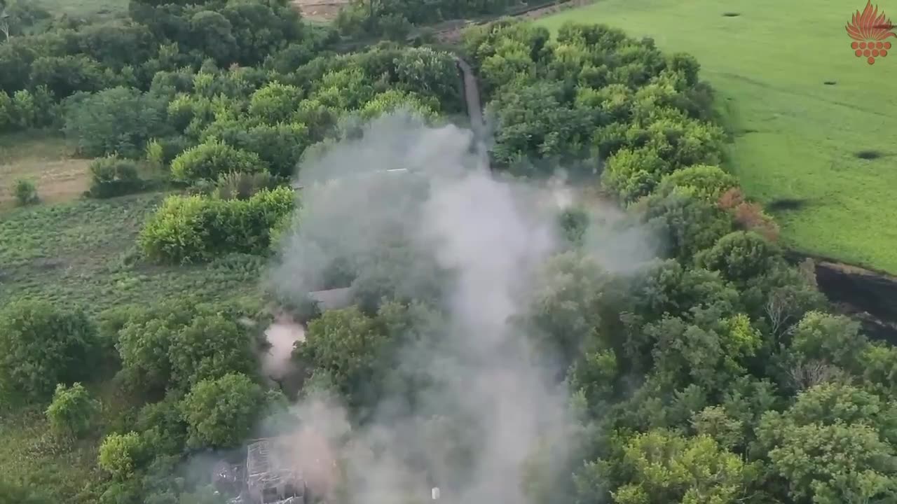 🔥Pokrovsk direction. Tank, supported by BMPs, destroy Russian positions and