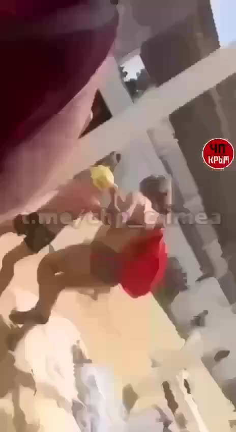 Russian Air Defenses Send Beach Goers into a Panic(Occupied Crimea)