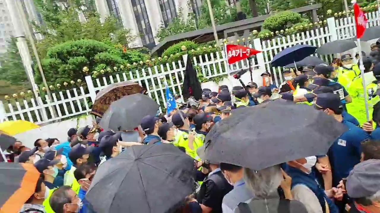 20200826_V3_S01(Yo3leHnWnBY)경복궁 앞 도로와 종합청사 앞을 가득 메운 국민들 청와대를 향하여(2020.08.15 14_31_04)