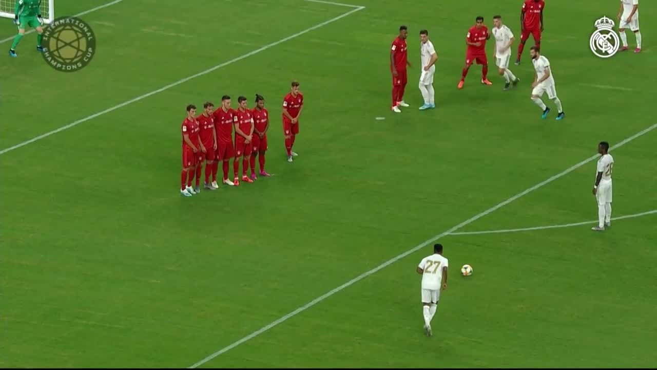 Rodrygo's AMAZING free-kick goal against Bayern!