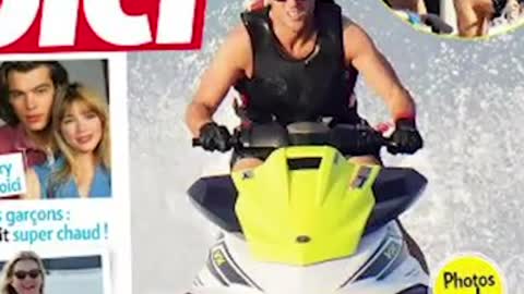 Emmanuel Macron fait du jet ski torse nu