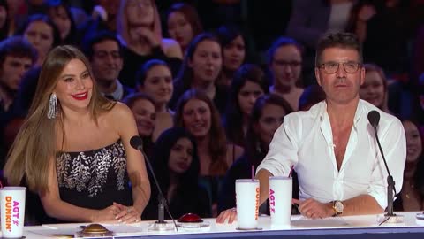 Magician Florian Sainvet Performs Mind-Bending Magic