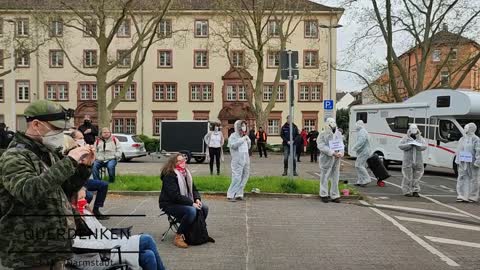 Künstlerdemo Eröffnung, weiße + schwarze Wahrheiten, TanzChoreo zu El pueblo / Wir Menschen