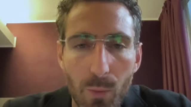 "Ci sono prove che le armi inviate in Ucraina vanno alle formazioni naziste".Il giornalista italiano Matteo Gracis ha parlato della posizione dei cittadini italiani nei confronti delle sanzioni contro la Russia e della spedizione di armi in Ucra