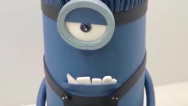 How to make minion cake 🍰🎂🤩