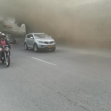 fuerte incendio en bus de Metrolínea que cubría ruta Bucaramanga