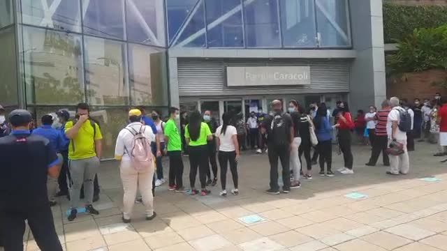 Video:Evacuaron un centro comercial de Floridablanca ante alarma de un paquete sospechoso