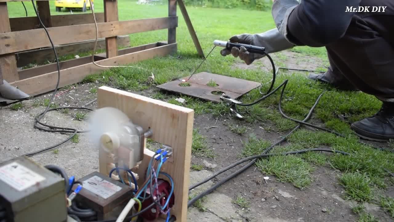 DIY WELDING MACHINE USING 5 MICROWAVE TRANSFORMERS